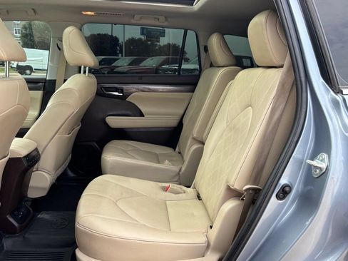 Used 2022 Toyota Highlander Platinum AWD/4WD image 8