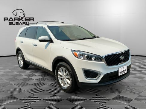 Used 2016 Kia Sorento AWD w/ LX Convenience Package image 7