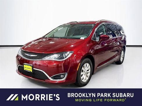 Used 2017 Chrysler Pacifica Touring-L image 1
