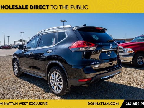 Used 2017 Nissan Rogue SV w/ SV Premium Package image 27