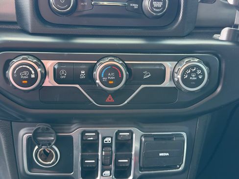 Used 2019 Jeep Wrangler Unlimited Sport S AWD/4WD image 21