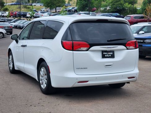 Used 2020 Chrysler Voyager L FWD image 7