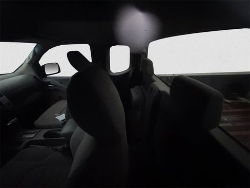 Used 2018 Nissan Frontier S image 7