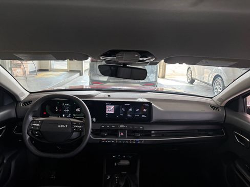 Used 2025 Kia K4 FWD image 32