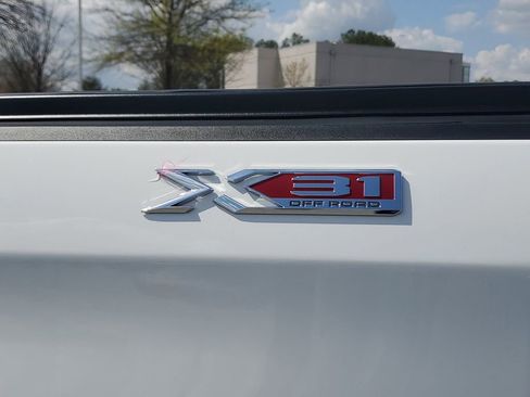 Used 2021 GMC Sierra 1500 SLT w/ SLT Premium Plus Package AWD/4WD image 8
