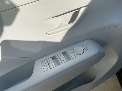 Certified 2025 Hyundai Kona SEL AWD/4WD image 12