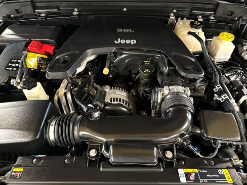 Used 2021 Jeep Gladiator Overland w/ Popular Equipment Package image 32