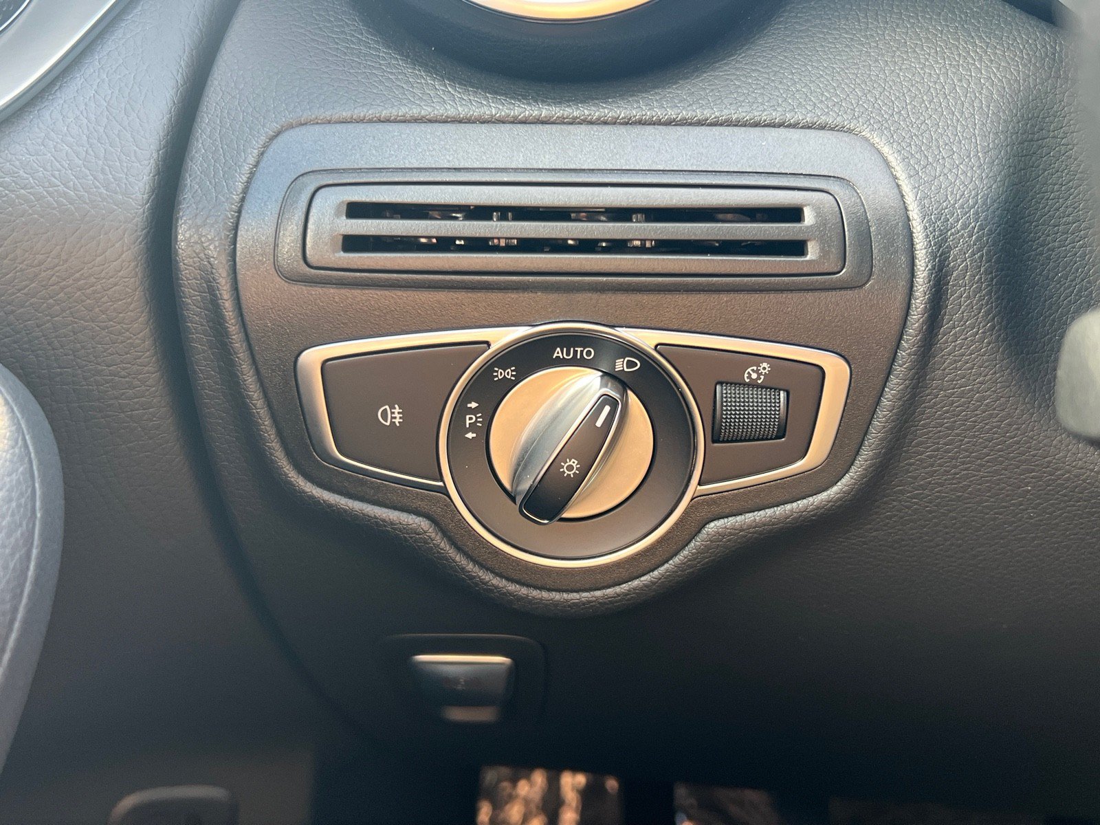 Used 2019 Mercedes-Benz GLC 300 4MATIC image 27