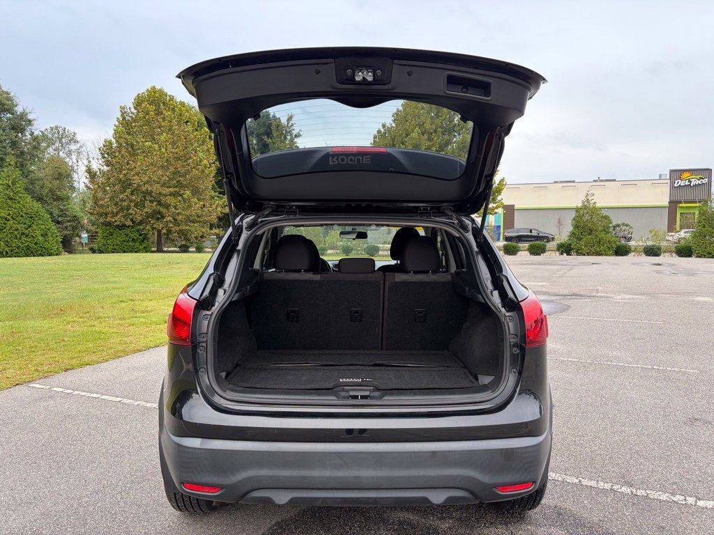 Used 2018 Nissan Rogue Sport SV w/ SV All-Weather Package FWD image 4
