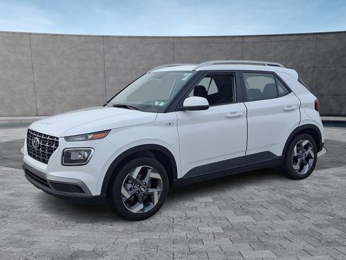 Certified 2025 Hyundai Venue SEL image 5