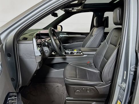 Certified 2025 Cadillac Escalade Premium Luxury AWD/4WD image 20