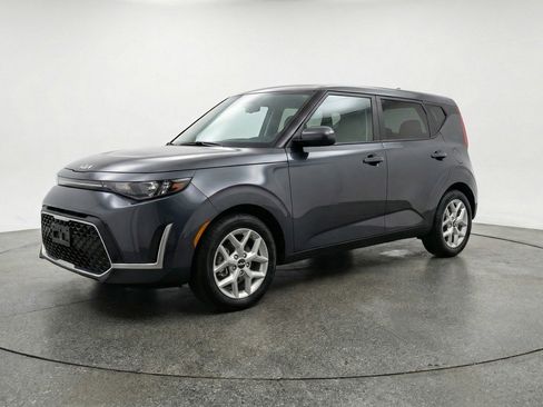 Used 2025 Kia Soul LX w/ LX Technology Package FWD image 3