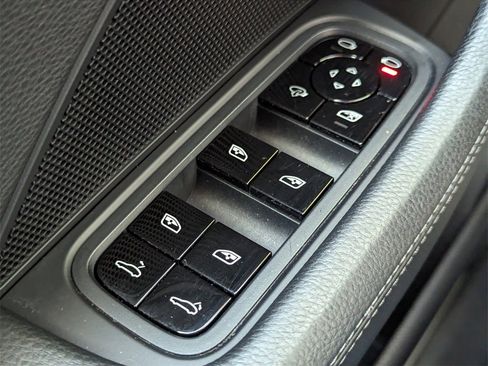Used 2021 Porsche Panamera image 18
