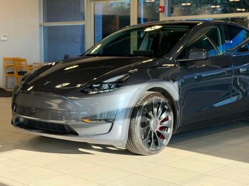 Used 2023 Tesla Model Y Performance AWD/4WD image 3