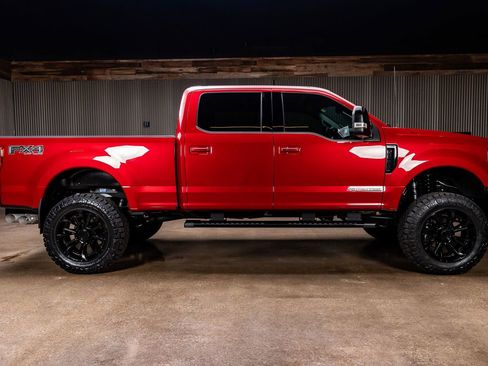 Used 2021 Ford F250 Lariat image 11