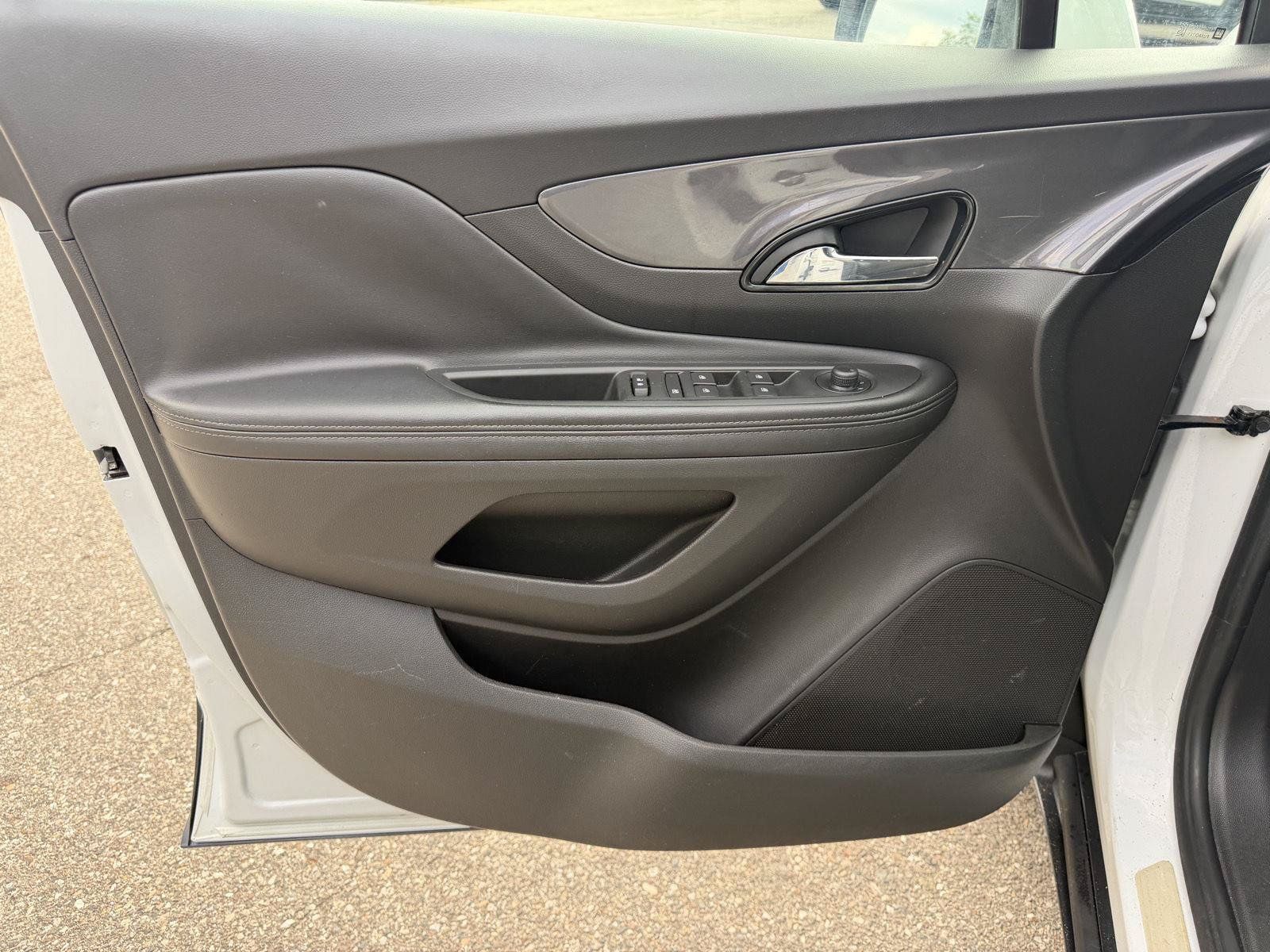 Used 2018 Buick Encore Sport Touring FWD image 10