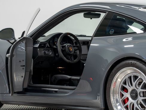 Used 2018 Porsche 911 GT3 RWD image 39