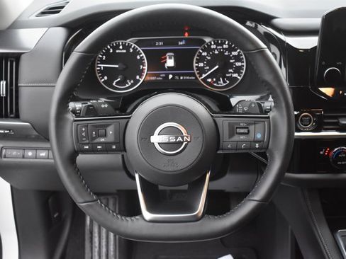 Used 2024 Nissan Pathfinder SL w/ Lighting Package (N92) image 20