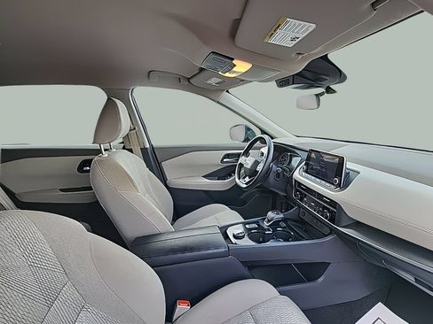 Used 2025 Nissan Rogue SV AWD/4WD image 19
