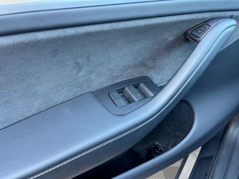 Used 2023 Tesla Model Y Long Range AWD/4WD image 30