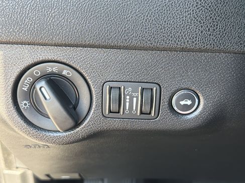 Used 2019 Dodge Charger SXT RWD image 36
