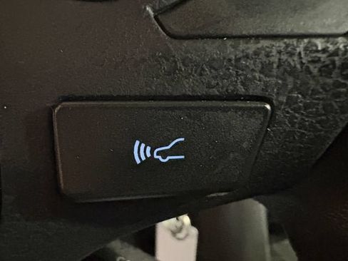 Used 2017 Toyota RAV4 XLE w/ Carpet Mat Package AWD/4WD image 11