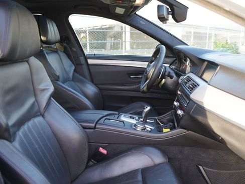 Used 2016 BMW M5 image 22