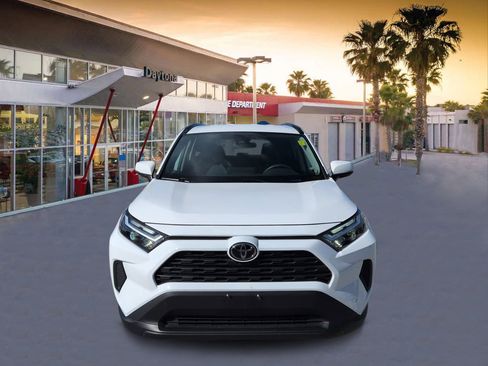 Used 2025 Toyota RAV4 XLE AWD/4WD image 8