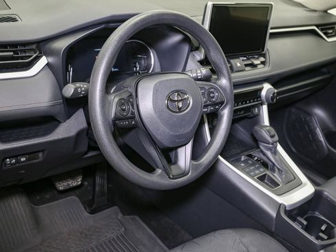 Used 2025 Toyota RAV4 XLE AWD/4WD image 23