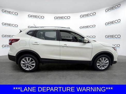Certified 2022 Nissan Rogue Sport SV FWD image 8