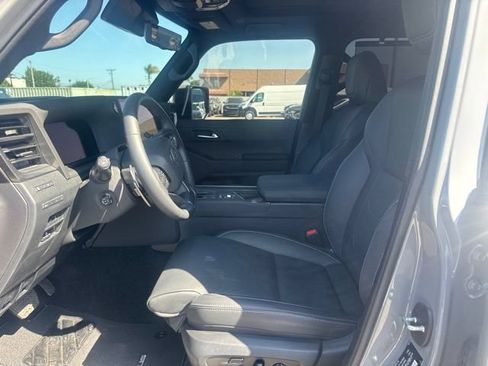 Used 2025 Lexus GX 550 w/ Accessory Package (Z1) AWD/4WD image 9