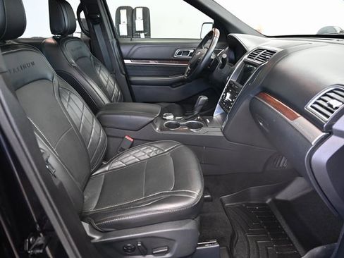 Used 2019 Ford Explorer Platinum image 12