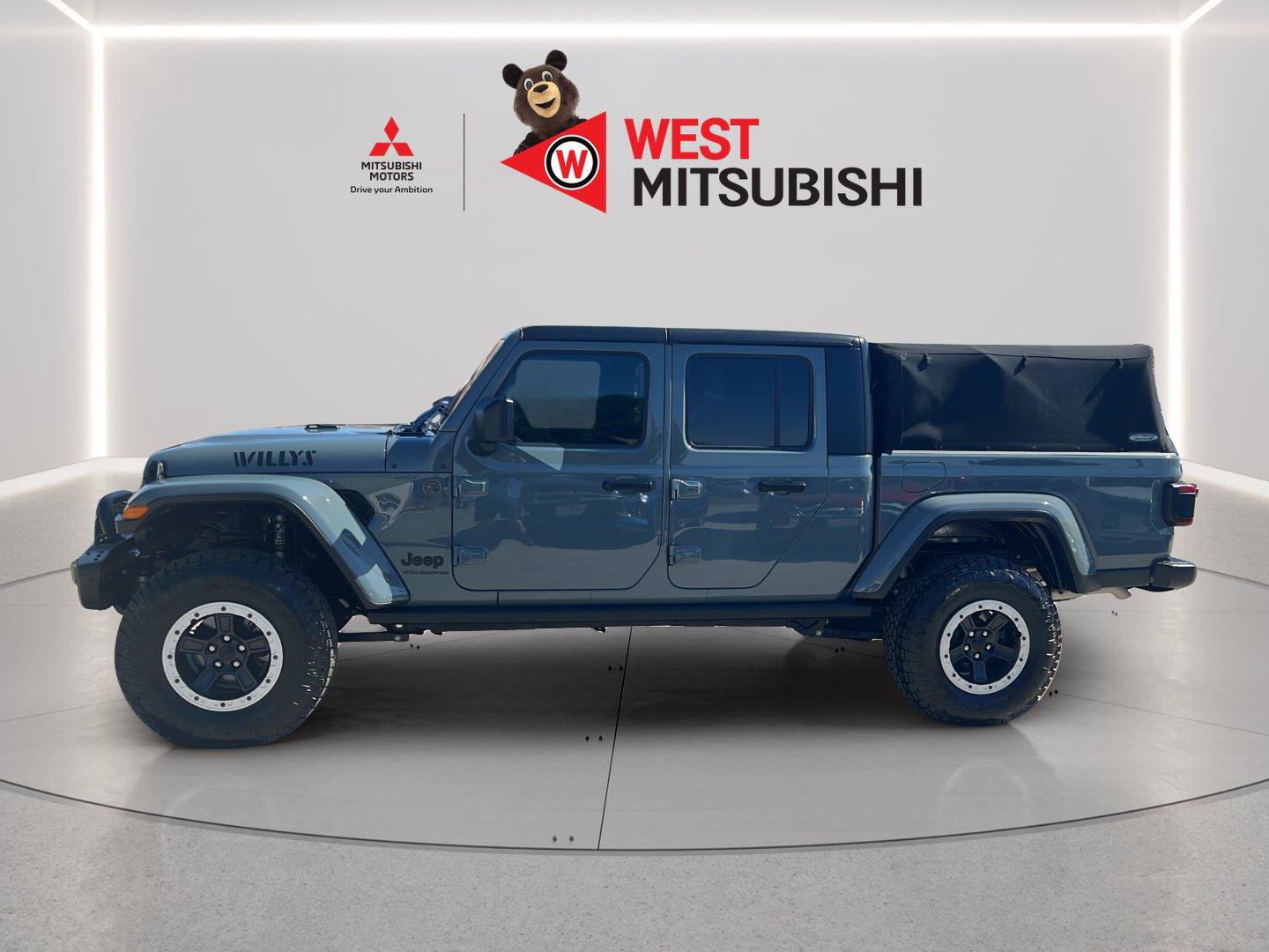 Used 2024 Jeep Gladiator Sport AWD/4WD image 2