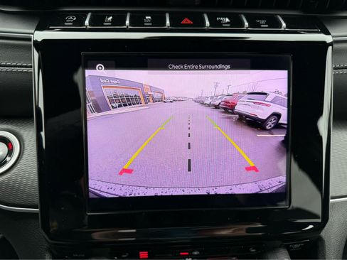 Used 2025 Jeep Grand Cherokee Altitude AWD/4WD image 17