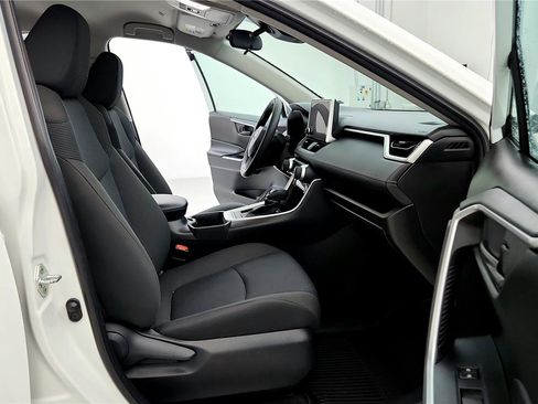 Used 2023 Toyota RAV4 LE image 17