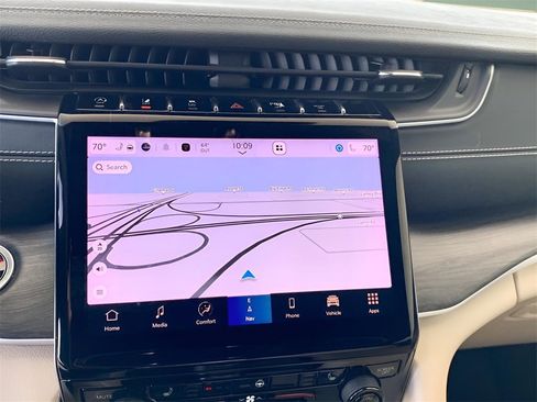 Used 2023 Jeep Grand Cherokee Limited image 37