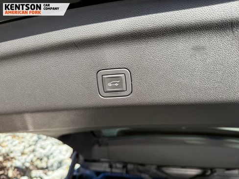 Used 2025 Cadillac Escalade ESV Sport image 44