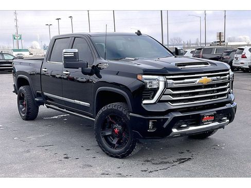 Used 2025 Chevrolet Silverado 3500 High Country w/ High Country Premium Package image 2