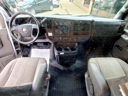 Used 2019 Chevrolet Express 2500 image 12