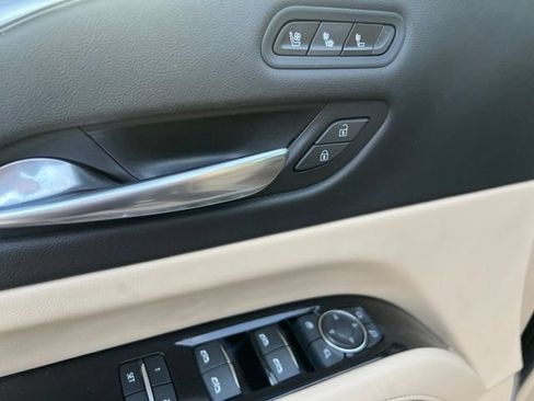 Used 2022 Cadillac Escalade Premium Luxury RWD image 13