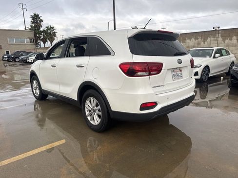 Used 2020 Kia Sorento LX image 3