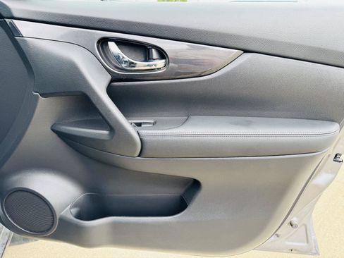 Used 2019 Nissan Rogue SV FWD image 27