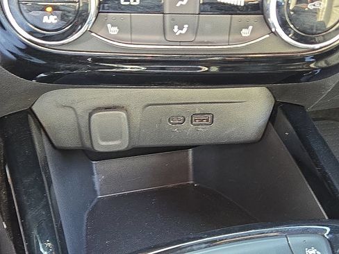 Used 2025 Chevrolet Trax RS w/ Driver Confidence Package FWD image 30