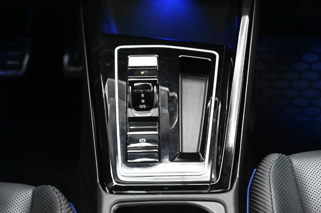 Used 2024 Volkswagen Golf R AWD/4WD image 29