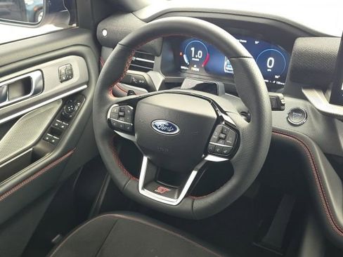 Used 2025 Ford Explorer ST image 32