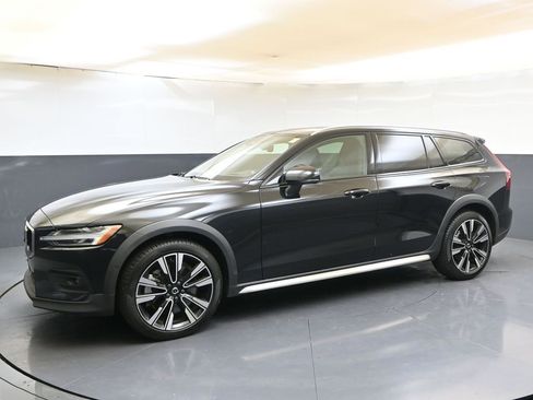 Certified 2024 Volvo V60 B5 Cross Country Ultimate image 2