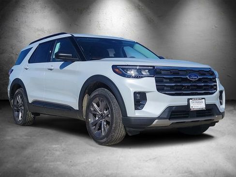 New 2026 Ford Explorer Active w/ Active Comfort Package image 2