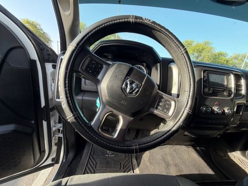 Used 2022 RAM 1500 Classic SLT RWD image 11