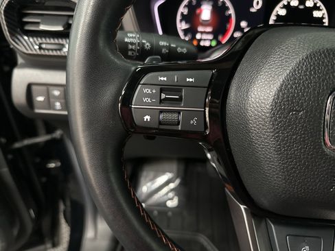 Used 2025 Honda Pilot TrailSport image 15