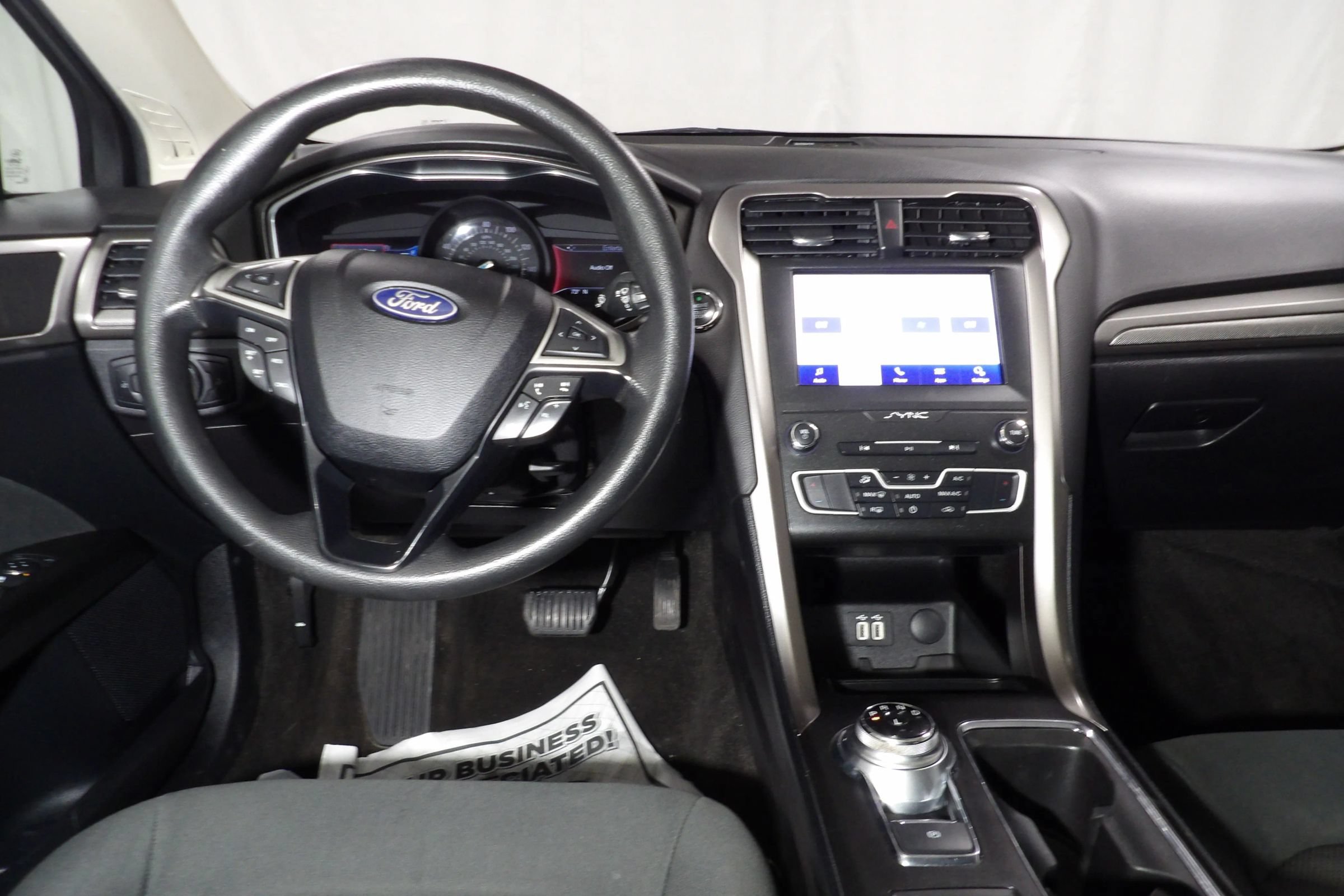 Used 2020 Ford Fusion SE FWD image 10